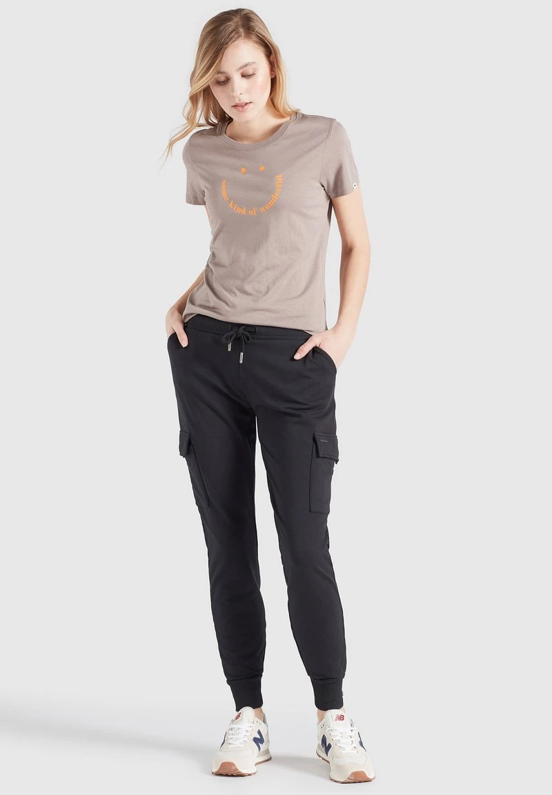 Khujo FRANCESCA SMILE T Shirt Imprimé Graubraun Femme 10 Khujo FRANCESCA SMILE T Shirt Imprimé Graubraun Femme – Image 8