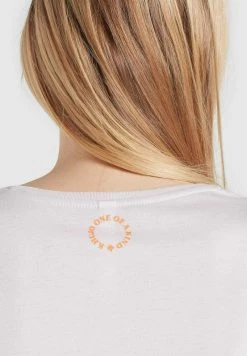 Khujo BANANI INSTINCT T Shirt Imprimé Flieder Femme -khujo Soldes 5775404f421a4c90ba62d4d6fdd6ada2