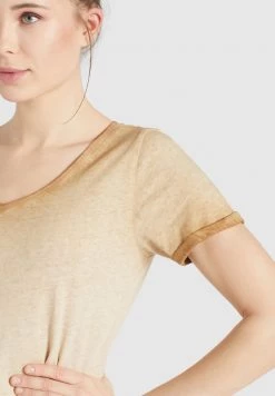 Khujo Femme BARU T Shirt Basique Sand -khujo Soldes b803ec9cc629487d8a472fefaaf8eecd