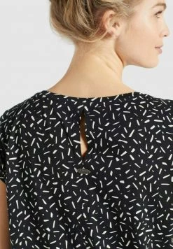 Khujo TALAJA T Shirt Imprimé Schwarz Weiß Gemustert Femme 18 Khujo TALAJA T Shirt Imprimé Schwarz Weiß Gemustert Femme -khujo Soldes ce5c2713e3a14ee7a5d5a1210abdf193